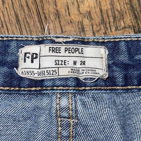 Free People W28 51855-16515125 Jean shorts - Picture 3 of 4